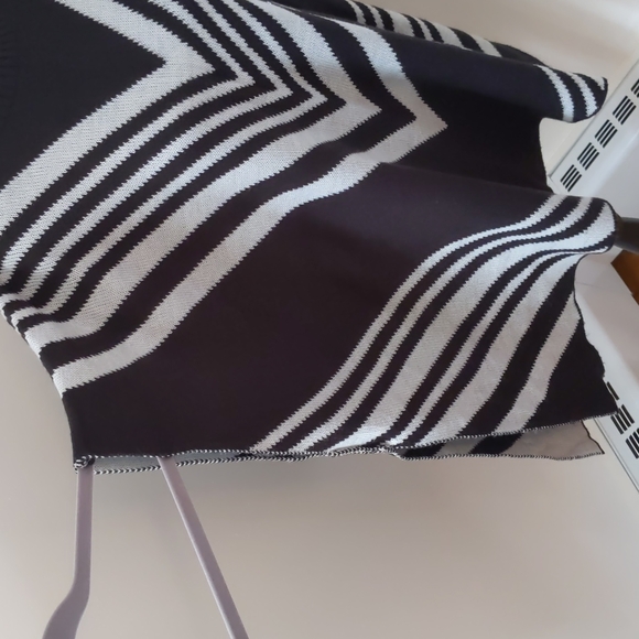 August Silk - Picture 5 of 9